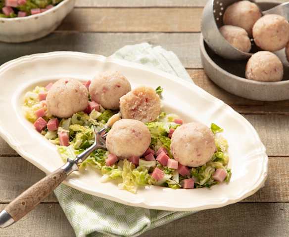 Grießknöderl mit Geselchtem und Kohlgemüse