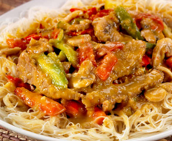 Rýžové nudle s hovězím a zeleninou