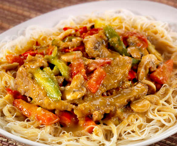 Vermicelli di riso con carne e verdure