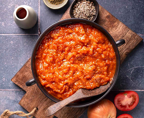 Tomato and onion gravy (South African)