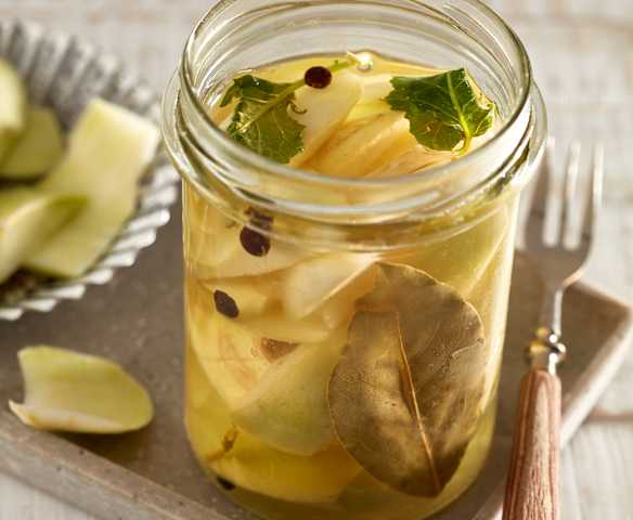 Eingemachte Kohlrabischalen