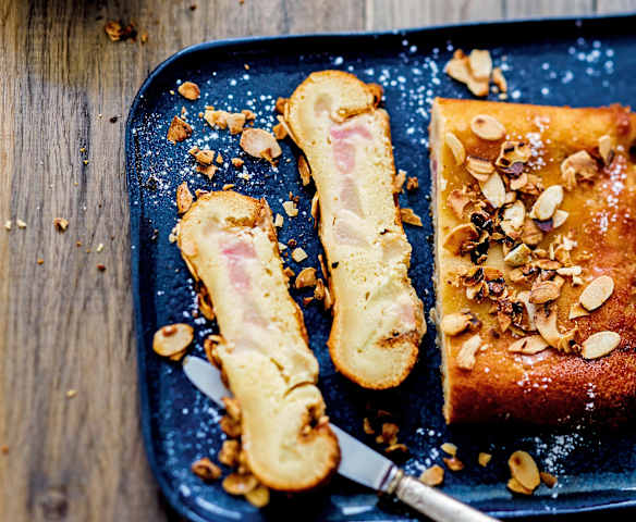 Gâteau à la rhubarbe et aux amandes Gâteau à la rhubarbe et aux amandes