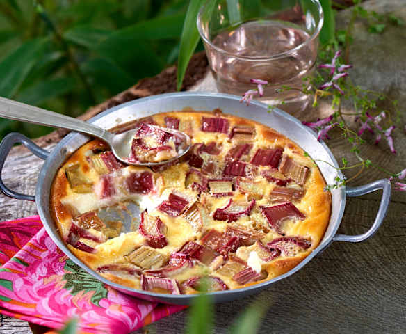 Clafoutis au fromage blanc, rhubarbe et safran