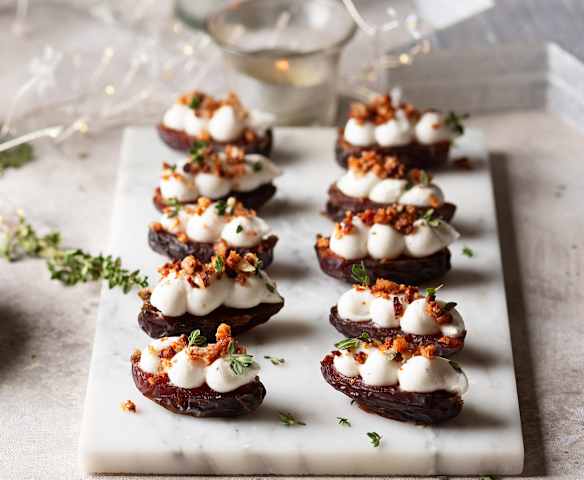 Dátiles rellenos de queso con nuez caramelizada