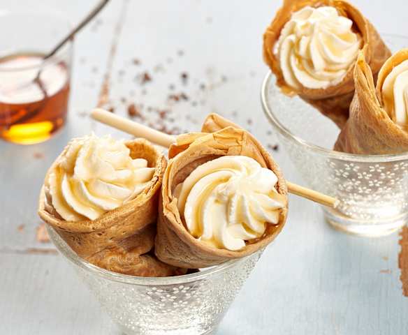 Cornets de crêpe chantilly sirop d'érable