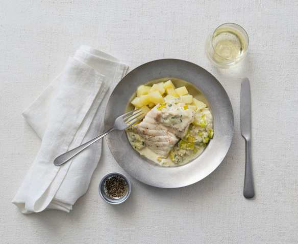 Steamed fish fillets in a creamy leek sauce