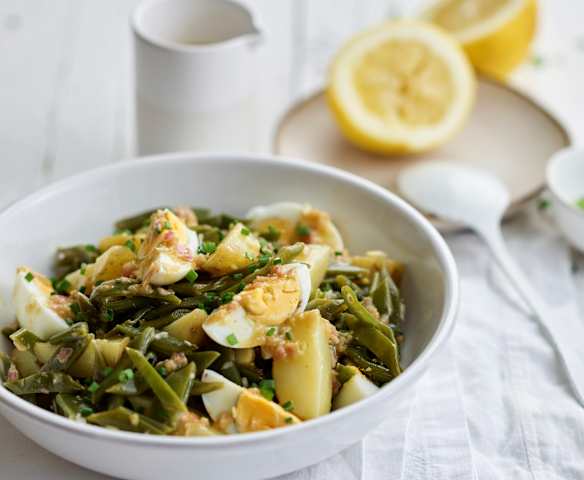 Salada de batata, feijão-verde e ovo cozido