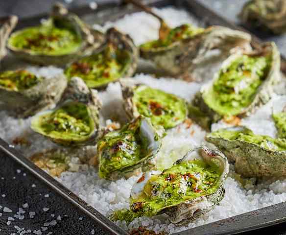 Ostiones Rockefeller