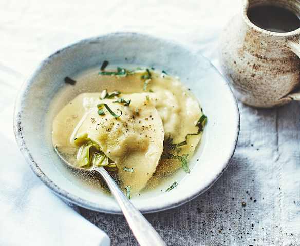 Ravioli de poireau, bouillon au citron Ravioli de poireau, bouillon au citron