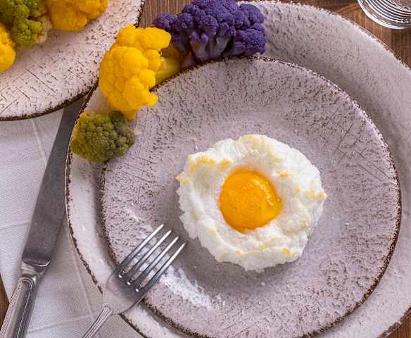 Uovo nuvola con cavolfiori
