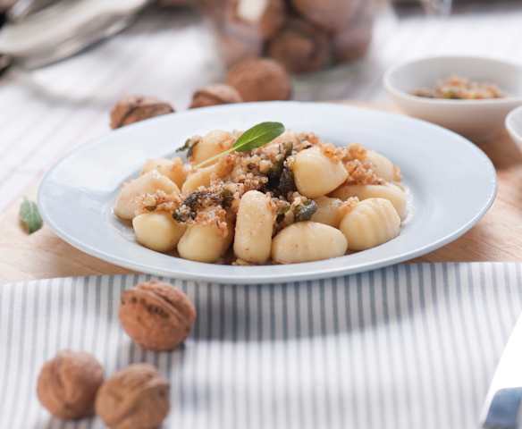 Gnocchi z masłem orzechowo-szałwiowym