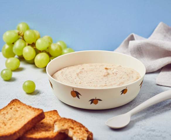 Zwieback-Milchbrei mit Trauben