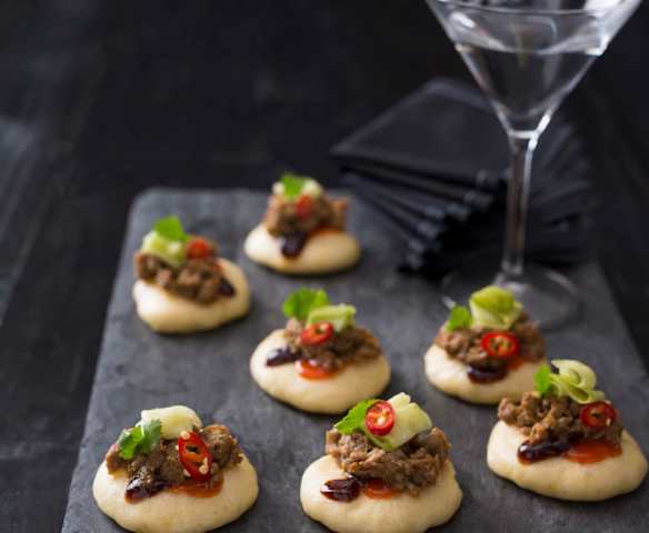 Steamed pork pancakes (Bianca Mazur)