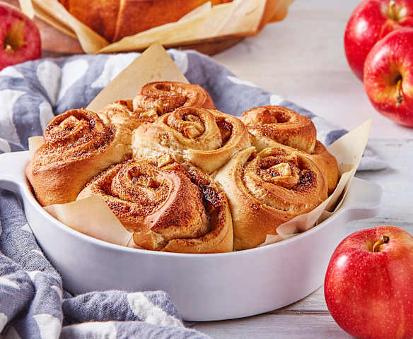 Roles de canela con tropiezos de manzana (Black Diamond)