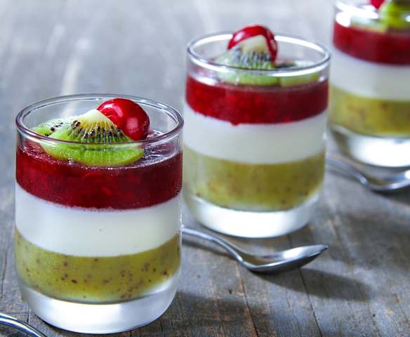 Panna cotta kiwi e ciliegie Panna cotta kiwi e ciliegie