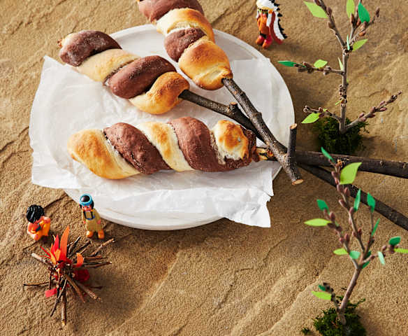 Stockbrot schwarz-weiß