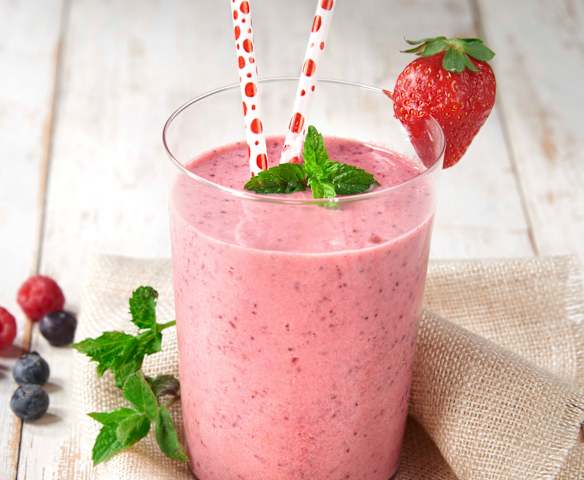 Smoothie ai frutti di bosco e yogurt Smoothie ai frutti di bosco e yogurt