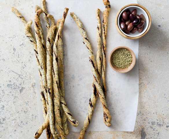 Olive and fennel grissini