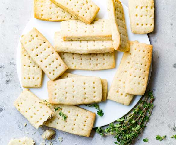 Shortbreads aux noix et au thym