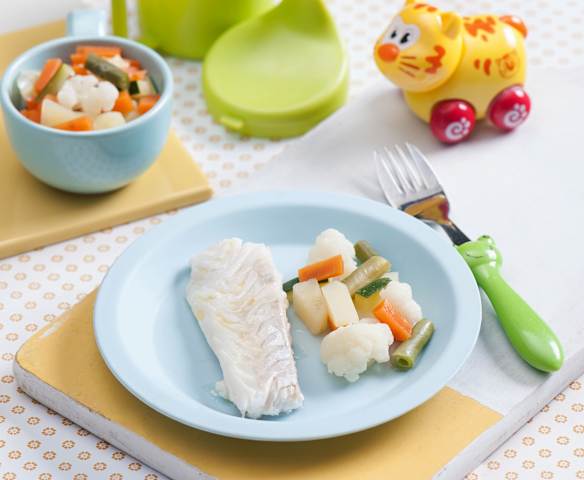 Filet z morszczuka z warzywami gotowanymi na parze (dla dzieci)