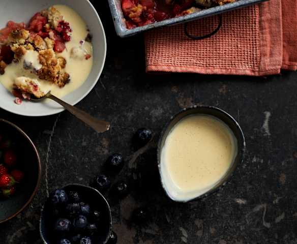 Salsa alla vaniglia (crema inglese) Salsa alla vaniglia (crema inglese)