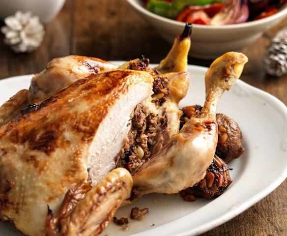 Pollo ripieno alle mandorle Pollo ripieno alle mandorle
