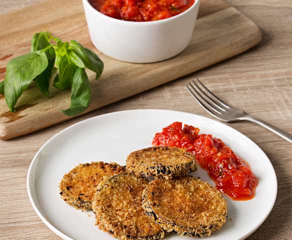 Berenjenas crujientes con salsa de tomate