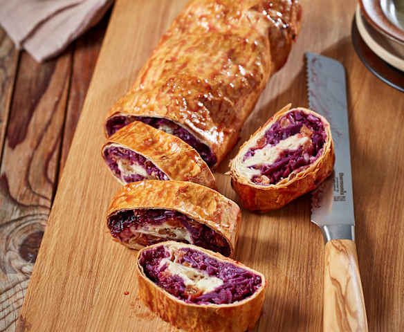 Herzhafter Rotkohl-Birnen-Strudel