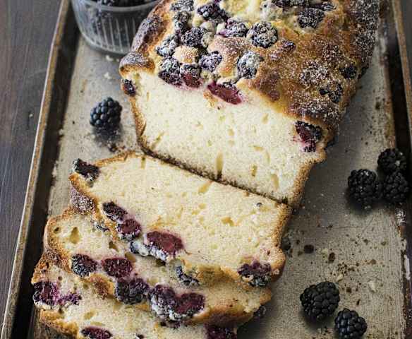 Queque de limón con moras