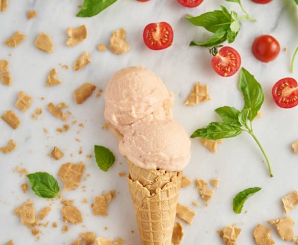 Sorvete de tomate com manjericão
