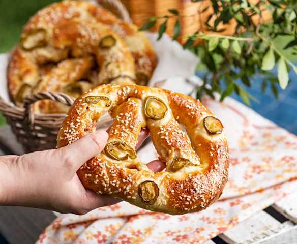 Precle nadziewane serem, salami i jalapeño