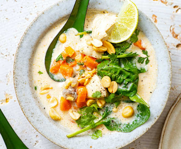 Soupe thaïe au lait de coco et au poulet Soupe thaïe au lait de coco et au poulet