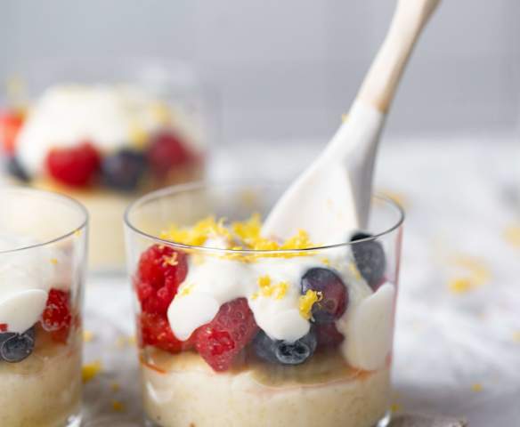 Trifle de verão com ricota e frutos vermelhos Trifle de verão com ricota e frutos vermelhos