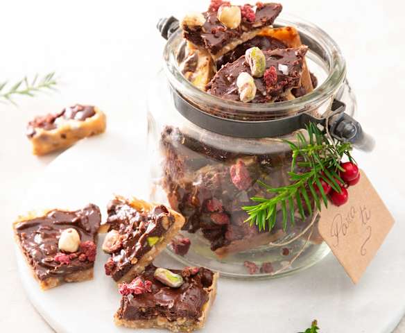 Bocados de chocolate y toffee salado con frutos secos