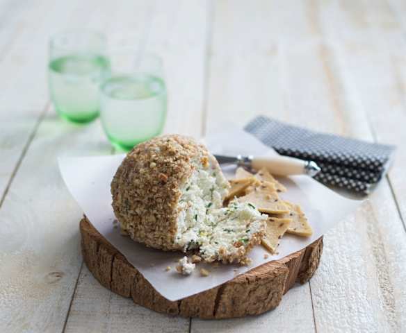 Vegan macadamia cheese ball