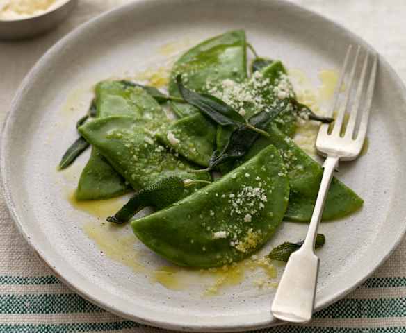 Ravioli spenóttal és ricottával
