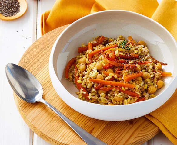 Insalata di cereali con carote al curry, tonno e ceci Insalata di cereali con carote al curry, tonno e ceci