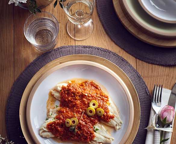 Merluzzo al vapore con salsa al pomodoro e olive