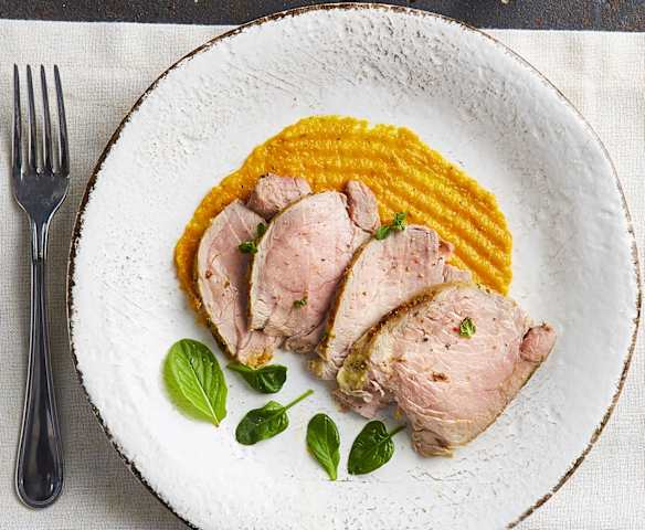 Filetto di maiale alla senape sottovuoto con purè di carote speziato