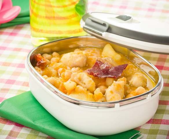 Garbanzos con rape y crujiente de cecina