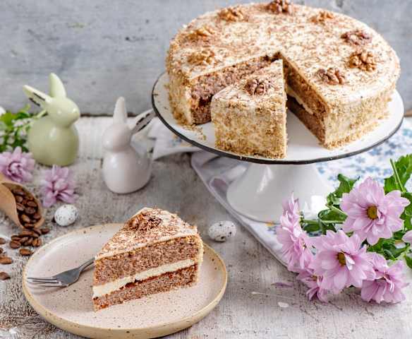 Bezglutenowy tort orzechowy z kremem kawowym