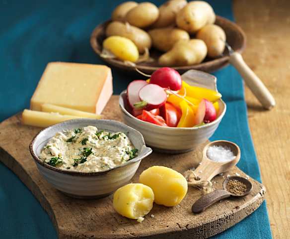 Sutt (gekochte Erdäpfel mit Topfen und Käse)