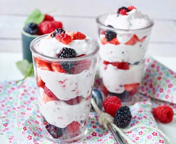 Früchte-Dickmilch-Dessert