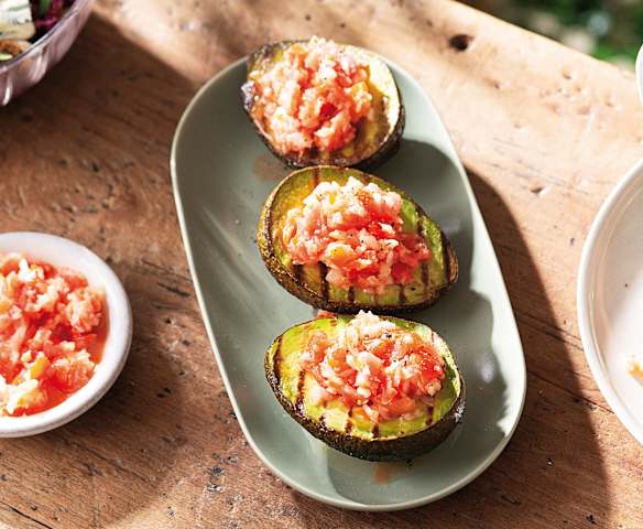 Aguacates a la plancha con tomate picante Aguacates a la plancha con tomate picante