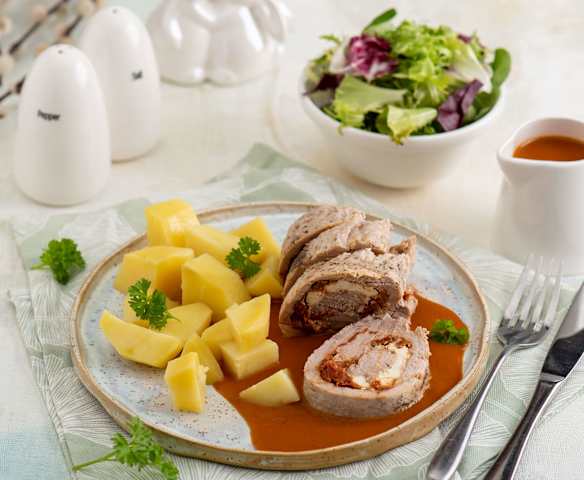 Rolady z polędwiczki z sosem i ziemniakami