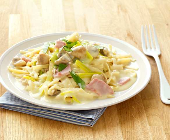 Tagliatelle se šunkou a žampióny