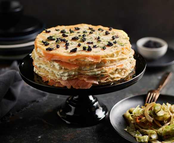 Torta di crêpes con salmone marinato