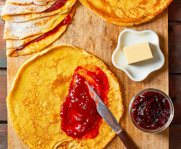 Crêpes con confettura di lamponi