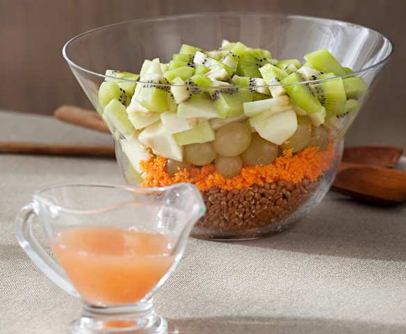 Ensalada de frutas con trigo y zanahoria