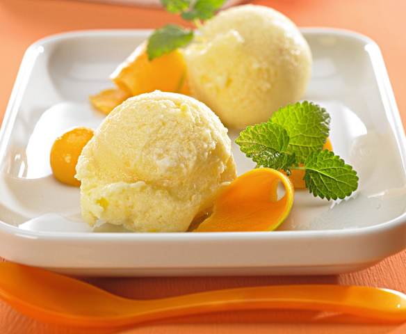 Gelato al latte e mango